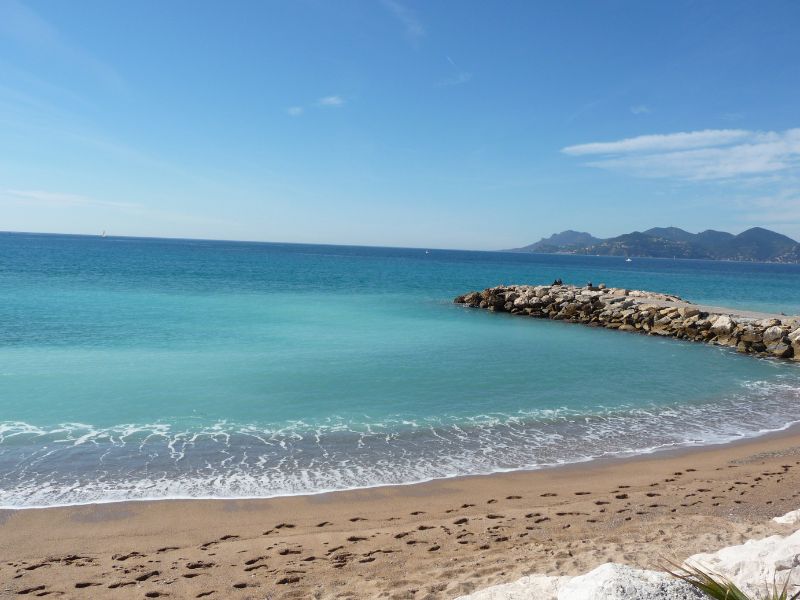 Plage privée à Cannes face à la mer