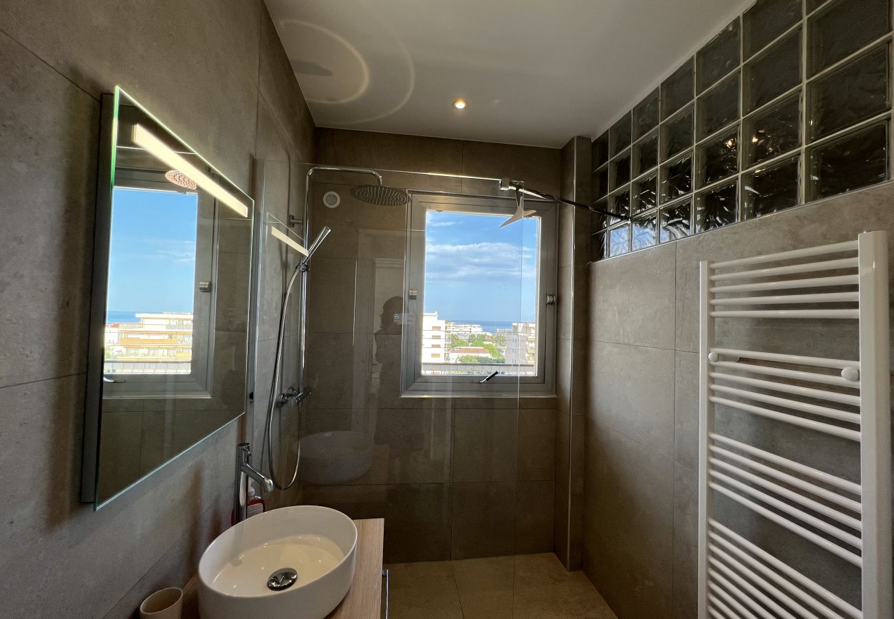 Apartment in Cannes - Valbella penthouse with panoramic view