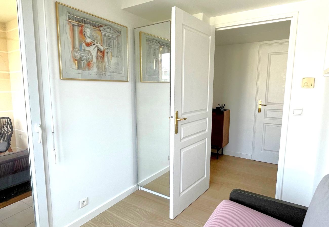 Apartment in Cannes - Alba DeLuxe - 3 Bedroom Pointe Croisette