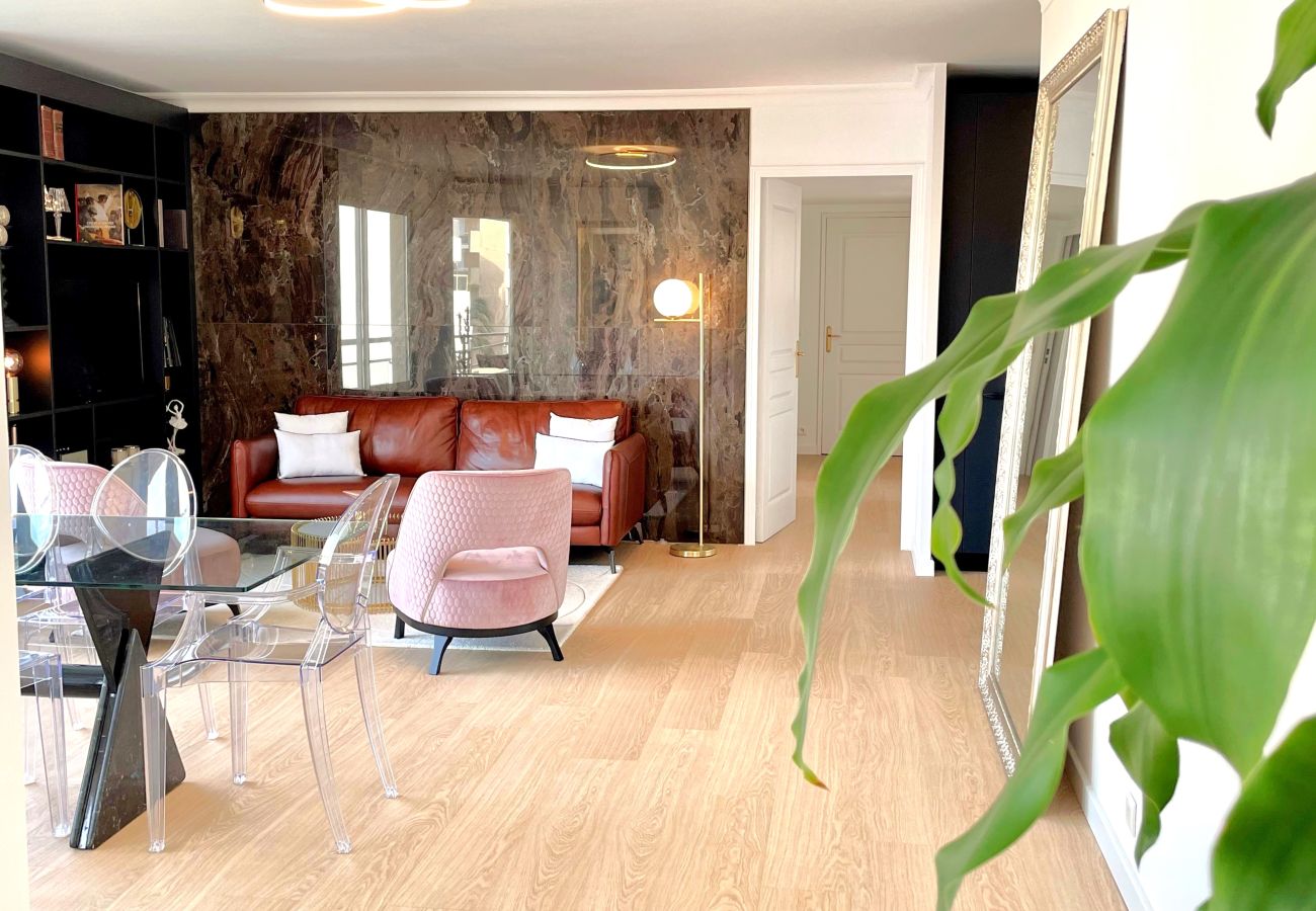 Apartment in Cannes - Alba DeLuxe - 3 Bedroom Pointe Croisette
