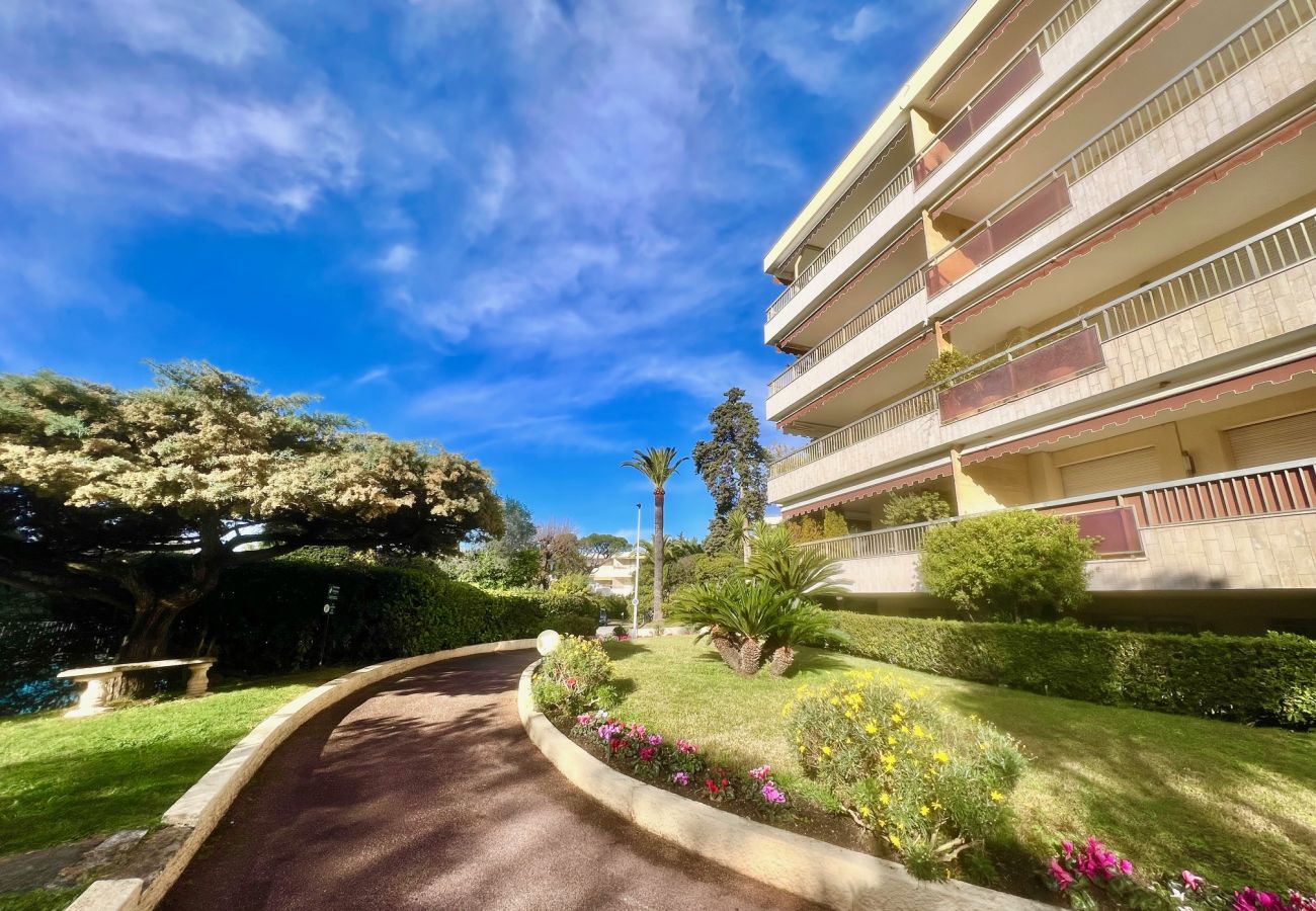 Apartment in Cannes - June apartment 2 bedrooms with pool